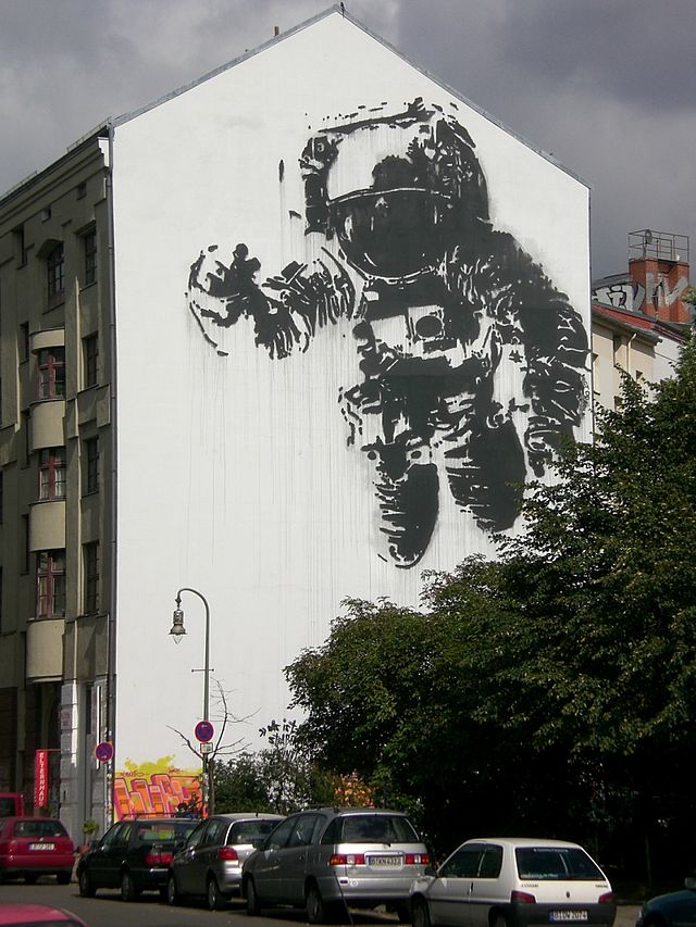 Βερολίνο - Tο  Mural "Astronaut Cosmonaut" του Victor Ash