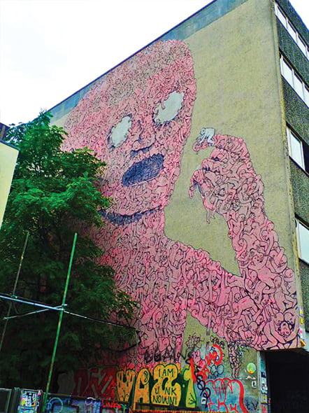 To Mural "Pink Man" του καλλιτέχνη Blu