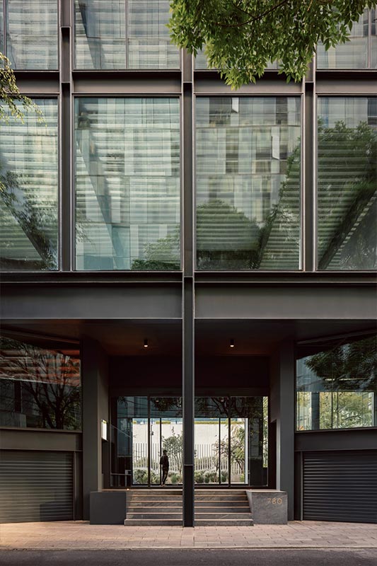 Η Διπλή είσοδος  | Φωτογραφία © Dezeen.com