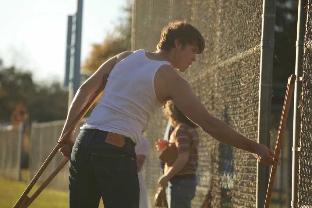 O Hill υπέφερε από εκφυλιστική νόσο της σπονδυλικής στήλης που τον ανάγκαζε να φορά νάρθηκες στα πόδια