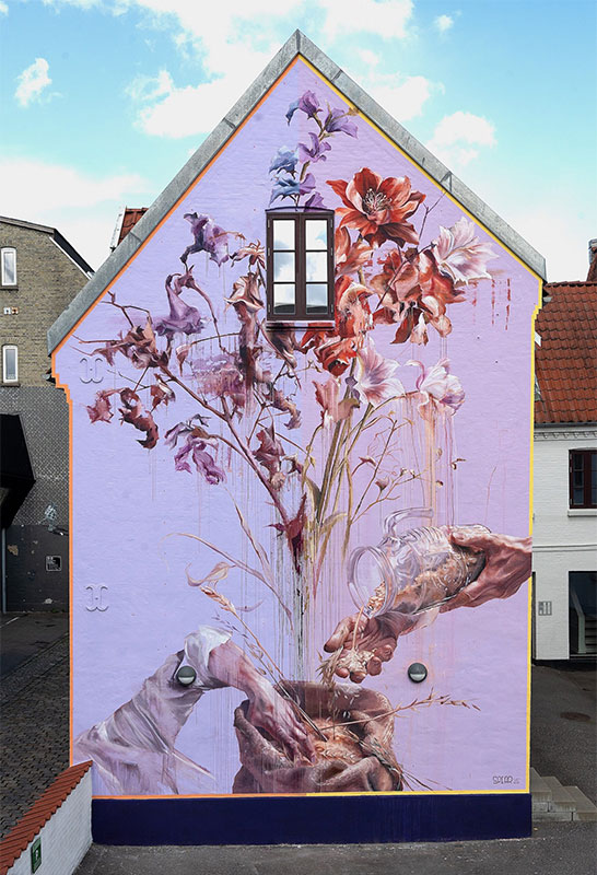 Tο έργο "From Tithe to Taxes" του Spear στο ιστορικό κτίριο Tiendeladen