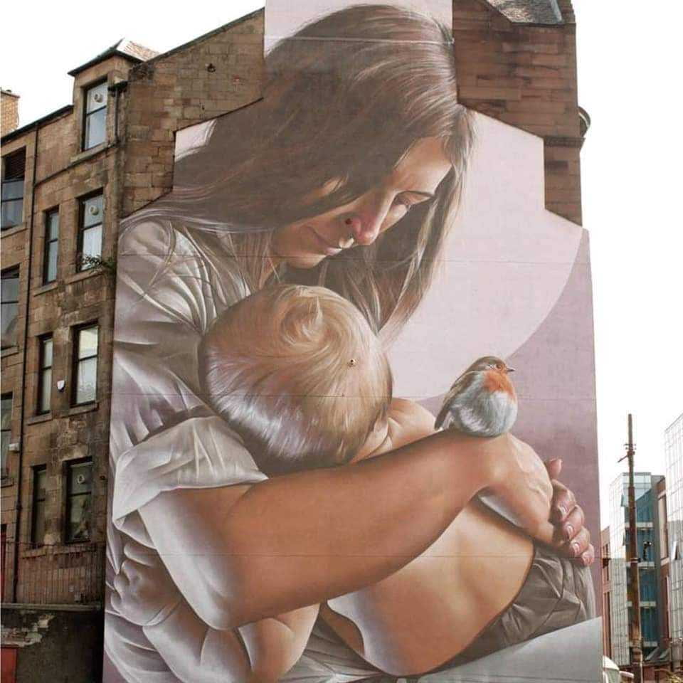 St Enoch & Child - Τρυφερότητα σε Τοίχο