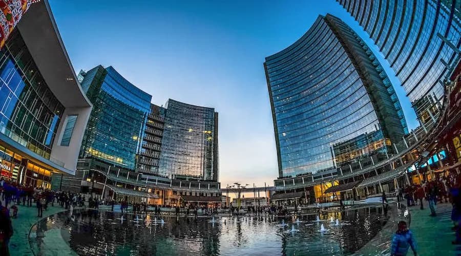 Για αρχιτεκτονικές φωτογραφίες και αν θέλουμε να βάλουμε στο κάδρο μας ψηλά κτίρια