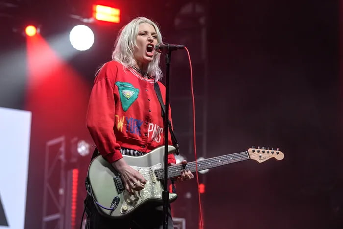 Οι Linkin Park επέστρεψαν δυναμικά με την Emily Armstrong