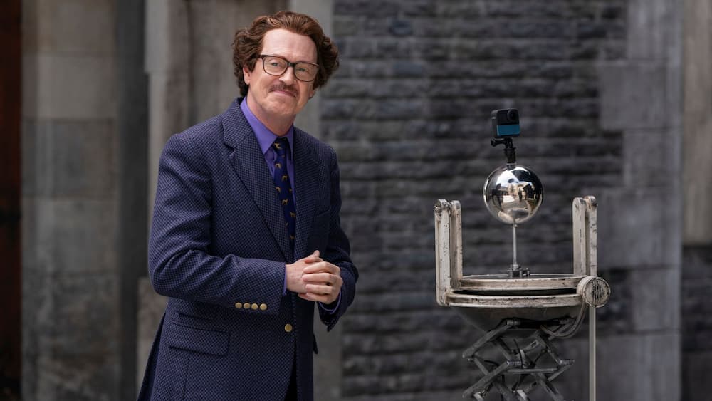 Ο Steve Buscemi ως Διευθυντής Barry Dort στο Wednesday