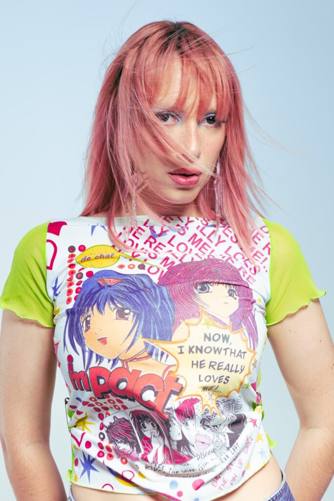 V4L: Ροζ ποπ, punk καρδιά και το KALITERA TORA