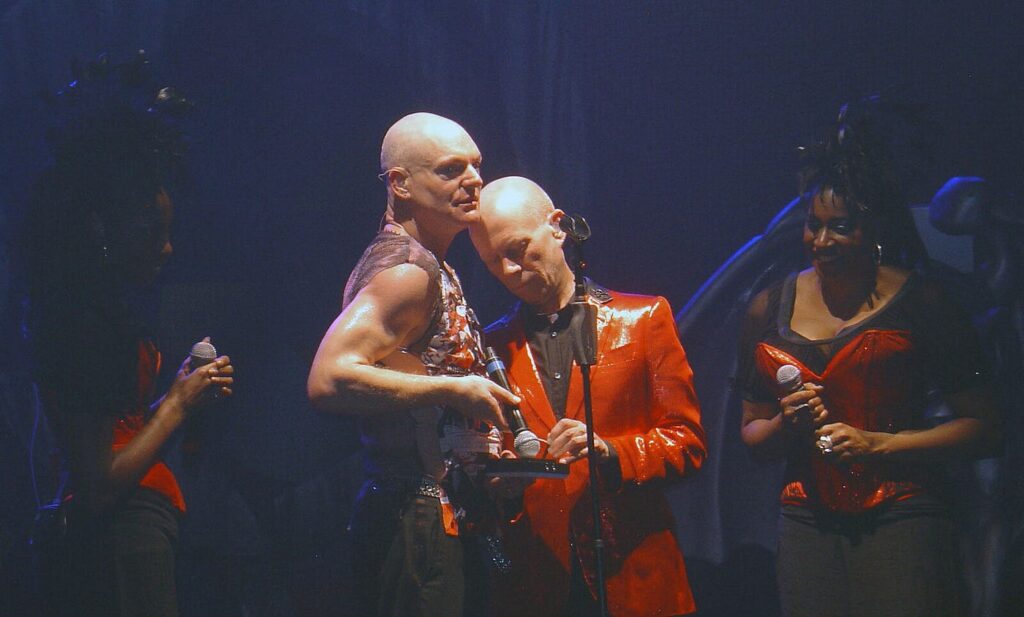 Erasure: Η Pop στην πιο Λαμπερή της Εκδοχή