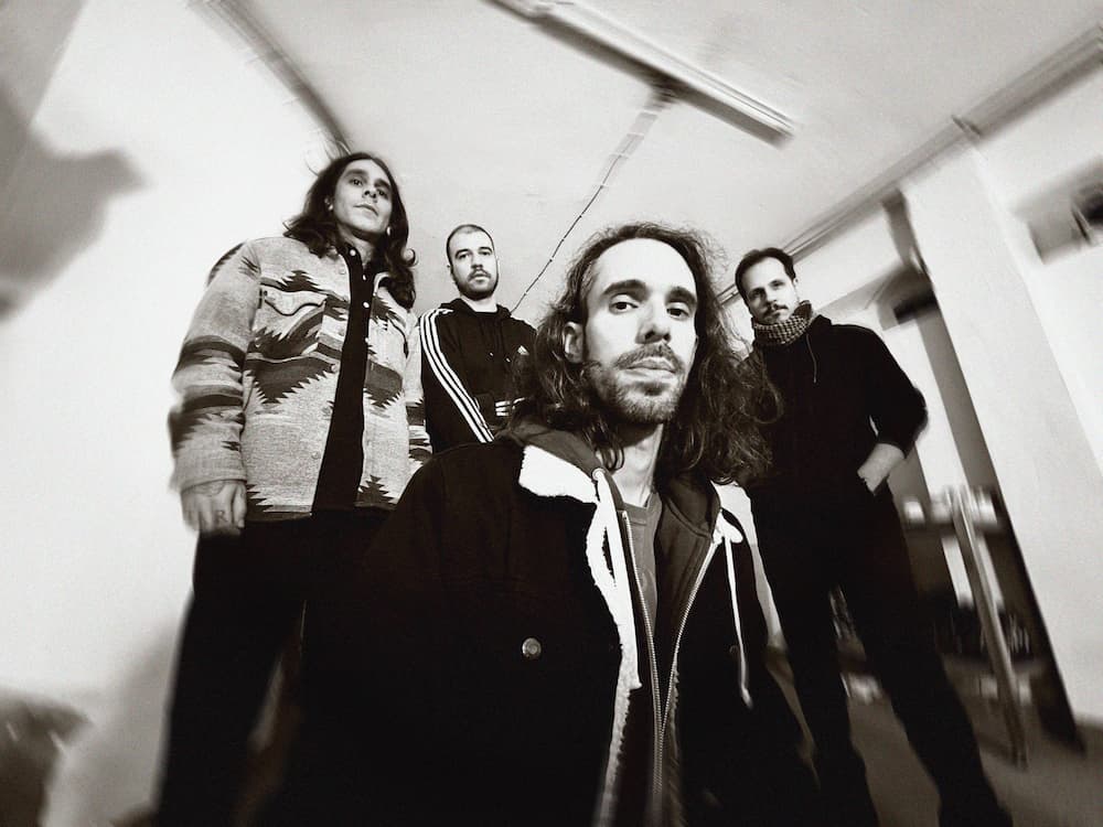 Common People: Το Νέο Single «Once in a While» και η Αντίστροφη Μέτρηση για το Πρώτο Άλμπουμ