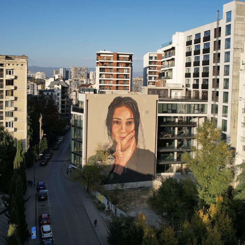 Case Maclaim: Το mural “Mariam” μεταμορφώνει την Τιφλίδα