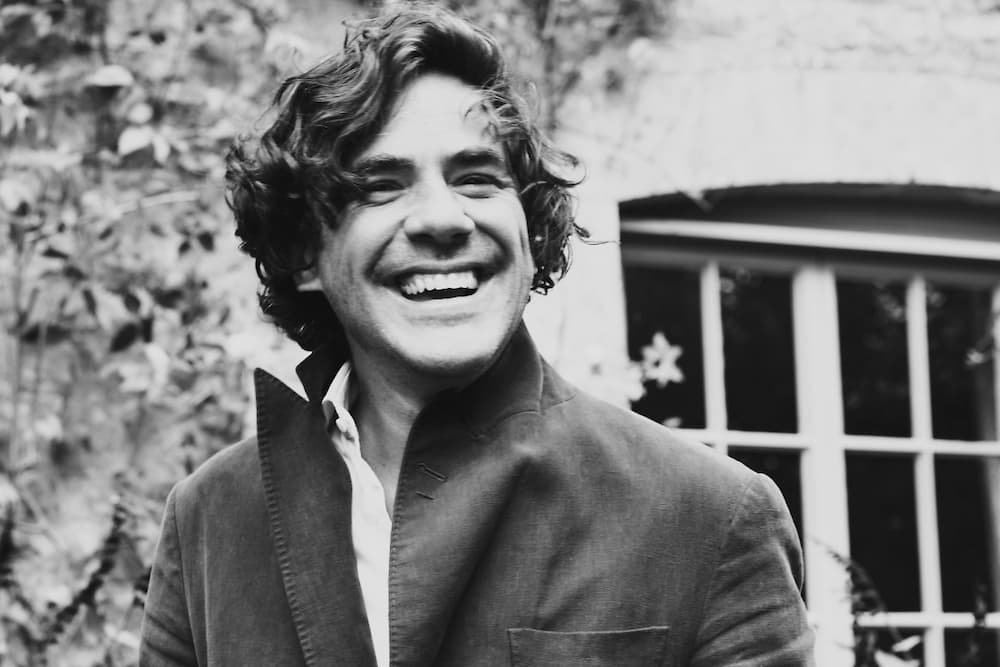 I Hear You Calling: Ένας Road-Trip Ύμνος για την Αγάπη και τη Συμπαράσταση