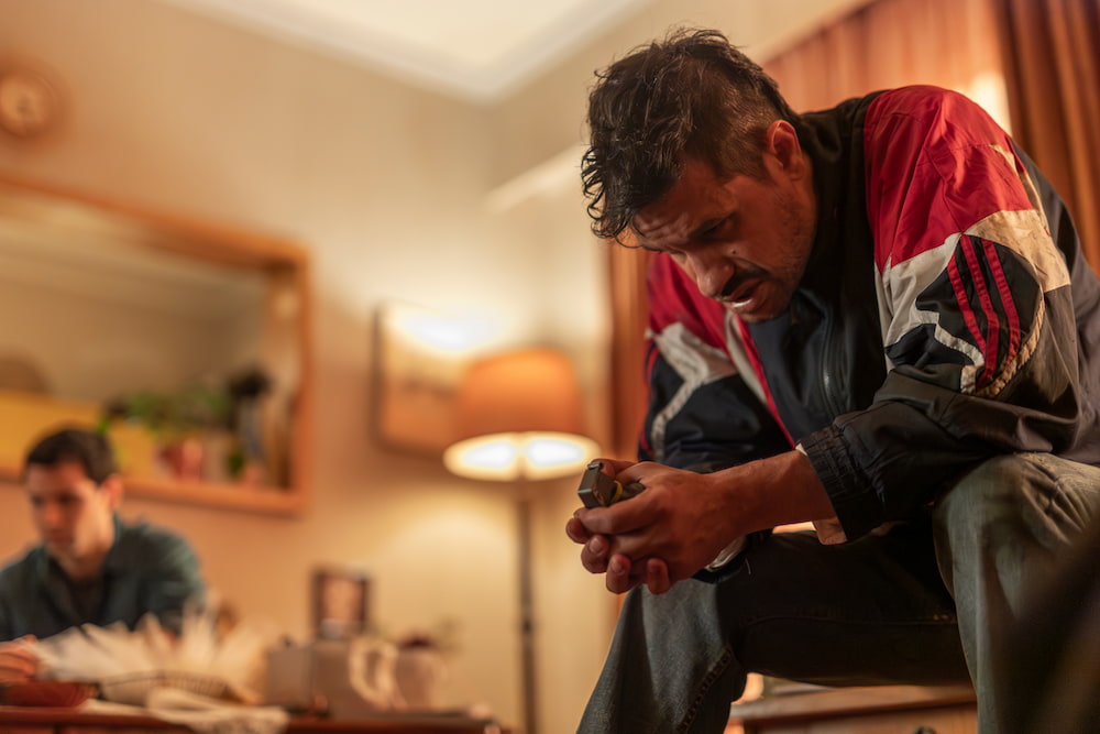 Τελευταία Κλήση: Μια χειροβομβίδα στην καρδιά του τηλεοπτικού κανιβαλισμού.