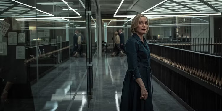 H Diana Taverner, την οποία υποδύεται με παγωμένη κομψότητα η Kristin Scott Thomas | APPLE TV