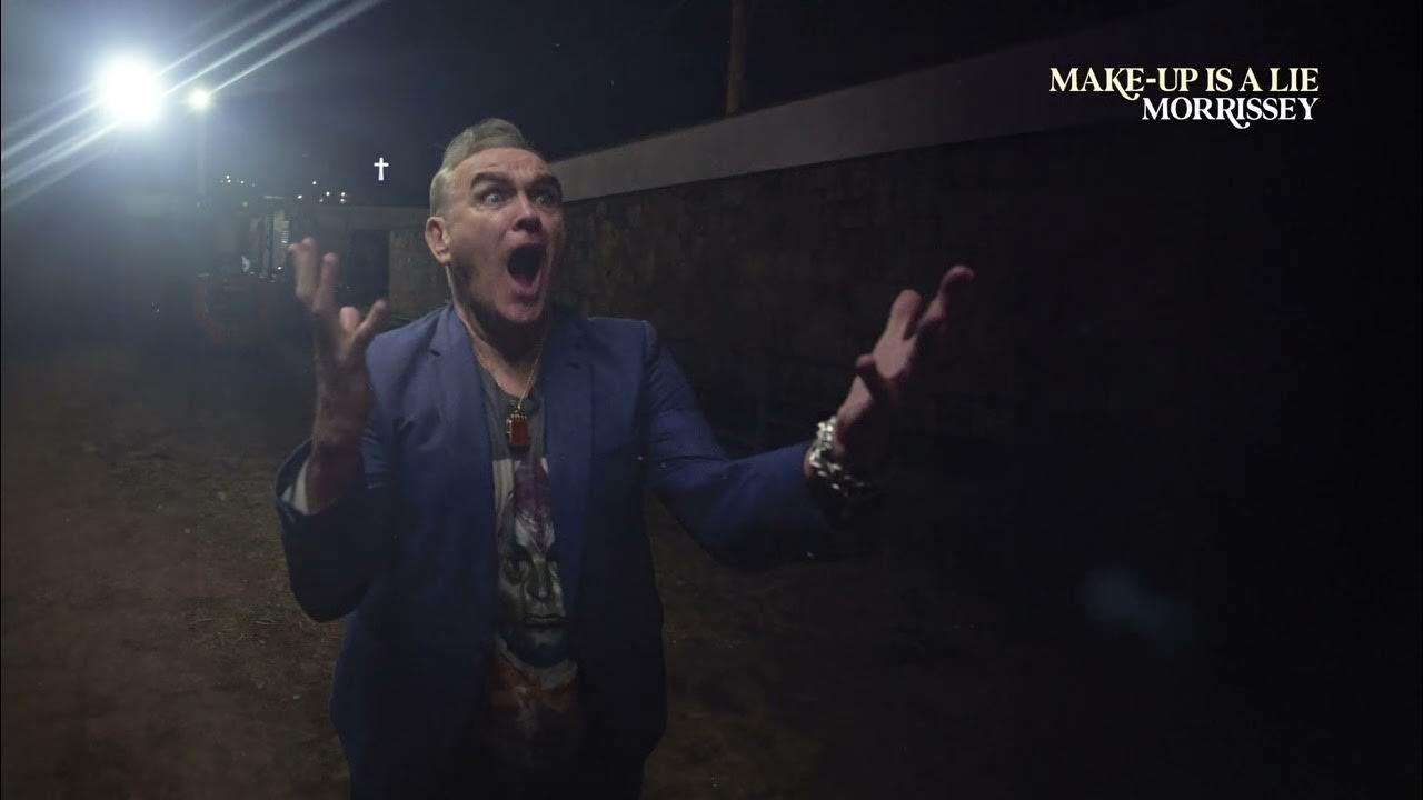 Morrissey – “Make-Up is a Lie”: Η βελούδινη φωνή επιστρέφει σε ένα μουσικό ναρκοπέδιο