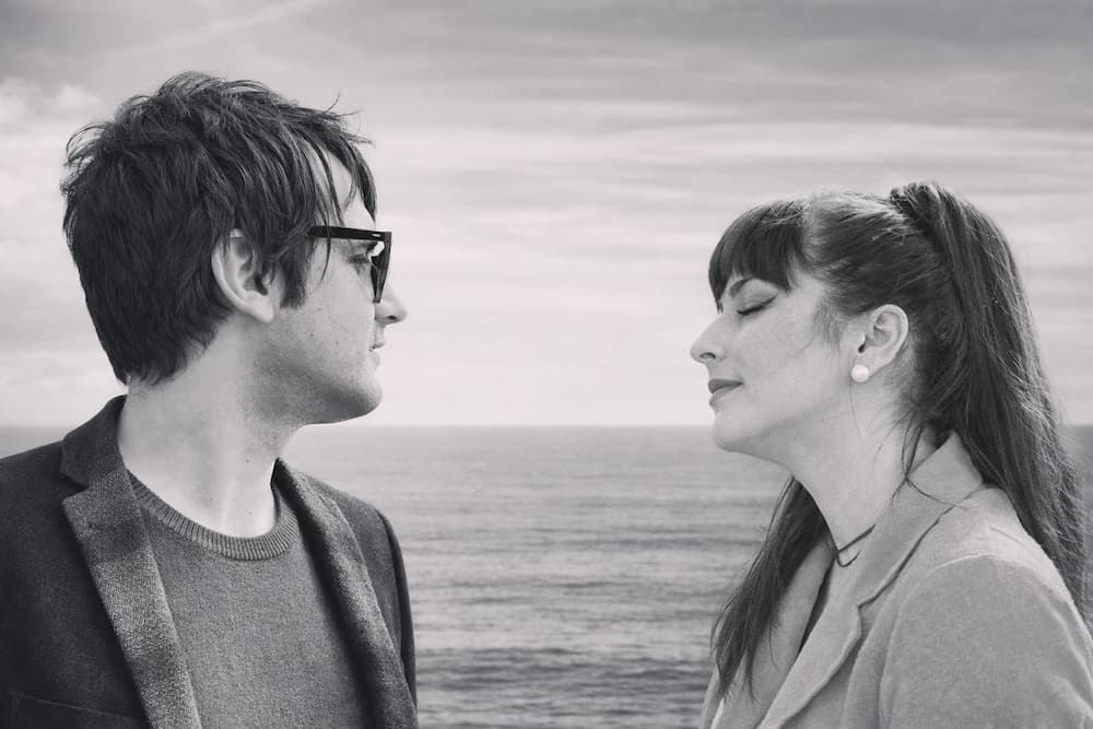 Sound Service & Marianina Dream – Ηλεκτρονικά όνειρα στο νέο single «Μουδιασμένο Σώμα»