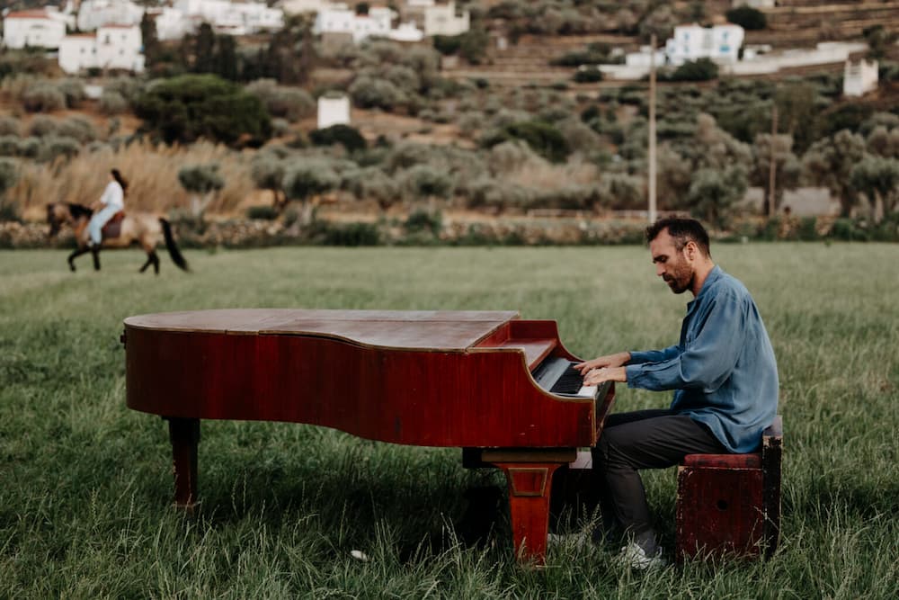 8 Χρόνια Lemon: Μια Ξεχωριστή Παράσταση και μια Special Piano Night στα Βριλήσσια