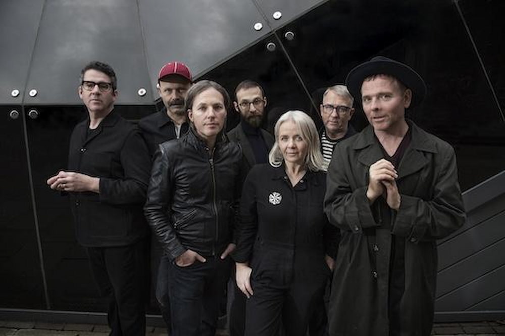 Οι Belle & Sebastian Ανεβάζουν τον Πυρετό του Μουντιάλ με το «It Only Takes One Lion»