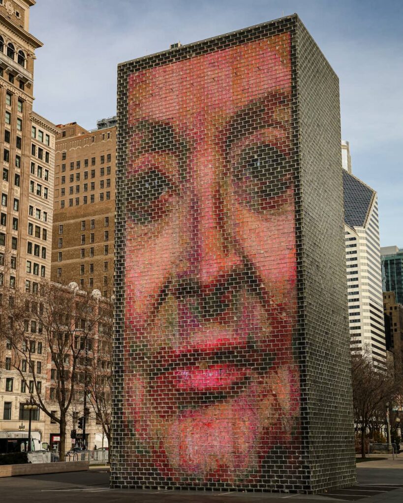 Street art στο Σικάγο με φόντο ουρανοξύστες