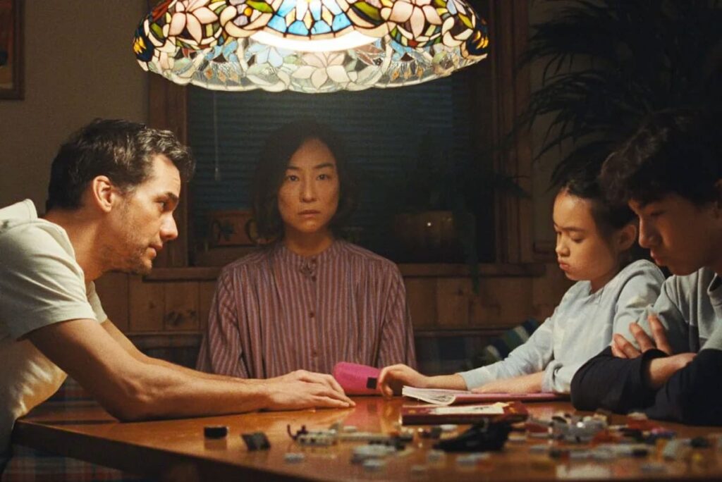 Greta Lee και Wagner Moura παγιδευμένοι σε έναν sci-fi εφιάλτη