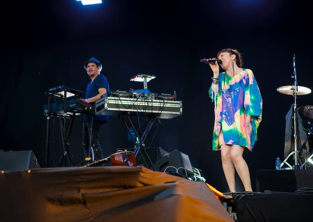 Οι Thievery Corporation γιορτάζουν 30 χρόνια και φέρνουν το απόλυτο dub party στη Μονή Λαζαριστών.