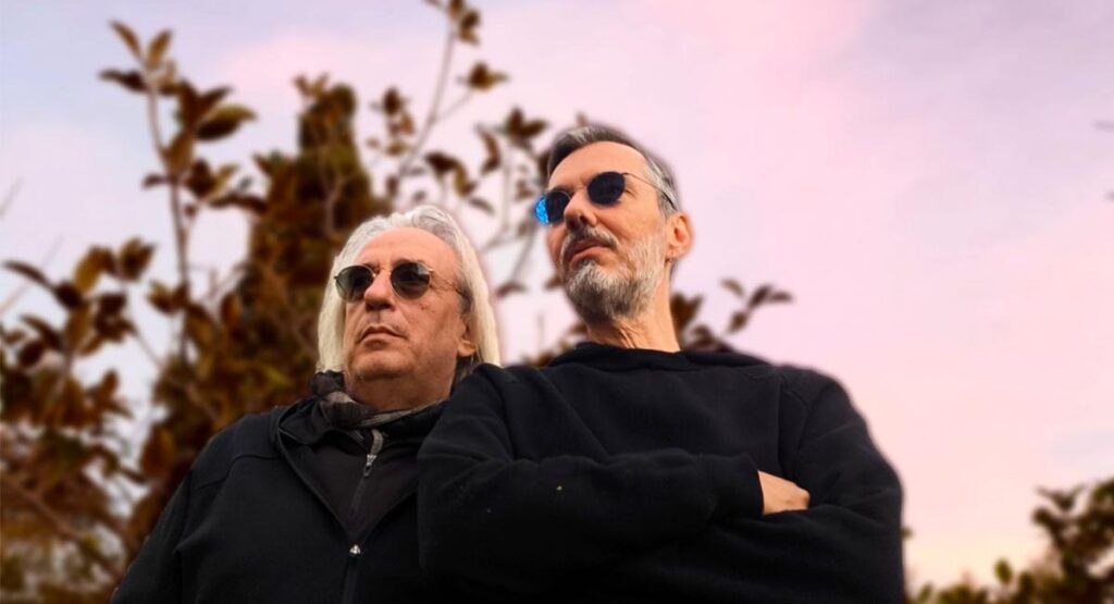 Φ hill Sessions: Οι Αγγελάκας & Βελιώτης φέρνουν τους απόκοσμους ήχους τους στη «Δόρα Στράτου»