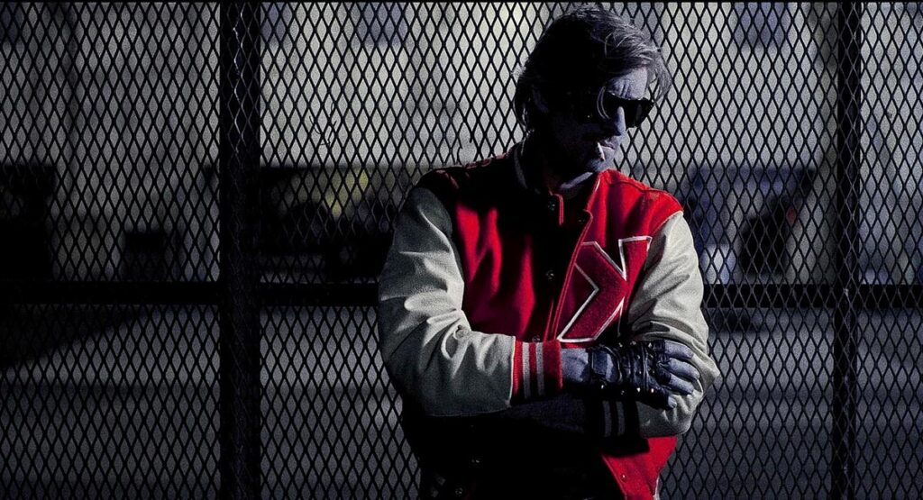 Αντίο Kavinsky: Η σκοτεινή γοητεία, το Drive και η κληρονομιά ενός Synthwave θρύλου