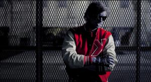 Αντίο Kavinsky: Η σκοτεινή γοητεία, το Drive και η κληρονομιά ενός Synthwave θρύλου