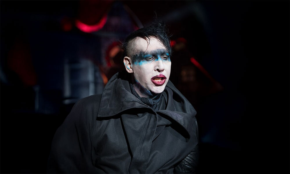 Ο Marilyn Manson επέστρεψε με ολοκαίνουργιο video clip για το "Front Toward Enemy" ετοιμάζοντας το έδαφος για το νέο του άλμπουμ