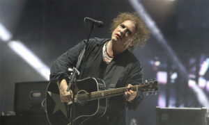 The Cure στο ΟΑΚΑ: Η γλυκιά μελαγχολία μιας συναυλίας που νίκησε τον χρόνο