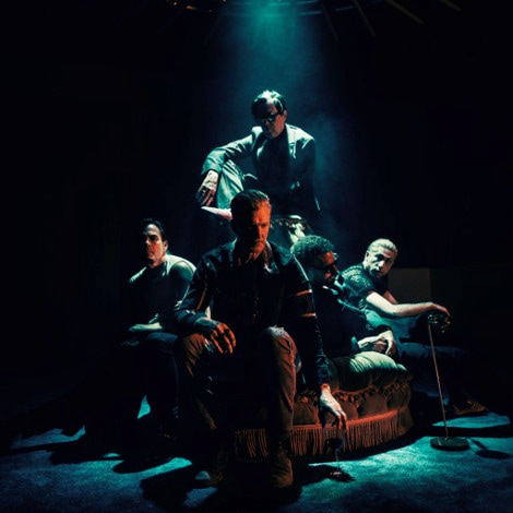 Φωτογραφία των Queens of the Stone Age από τον Andreas Neumann για την ανακοίνωση του άλμπουμ Perfecth