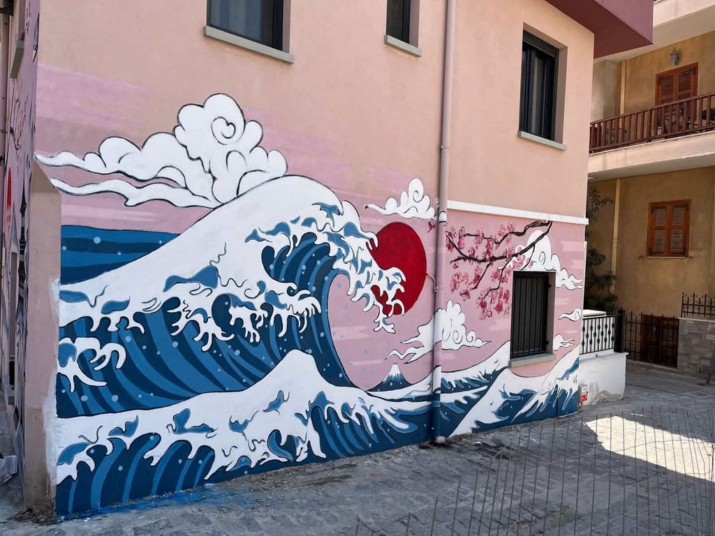 Street Art ως Ασπίδα: Πώς τα murals σώζουν τα σπίτια της Άνω Πόλης από τις μουντζούρες & τους βανδαλισμούς