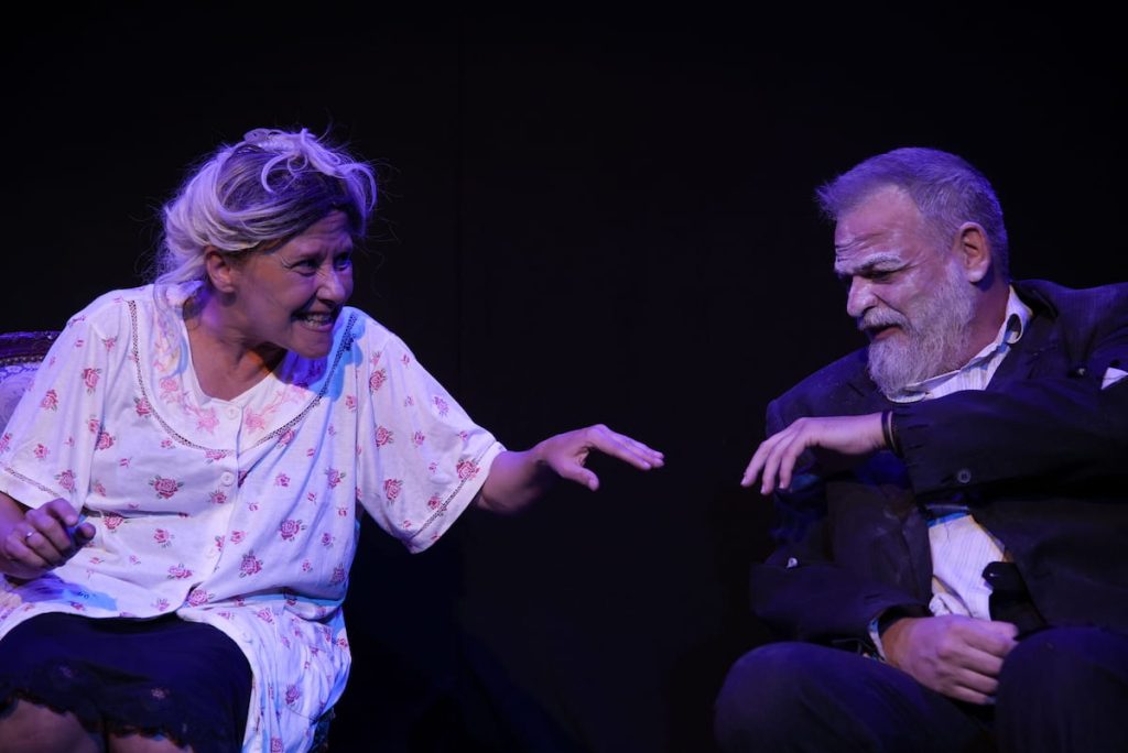 «The Chairs» του Ευγένιου Ιονέσκο στο Theatre of the NO: Μια τραγική φάρσα του Θεάτρου του Παραλόγου
