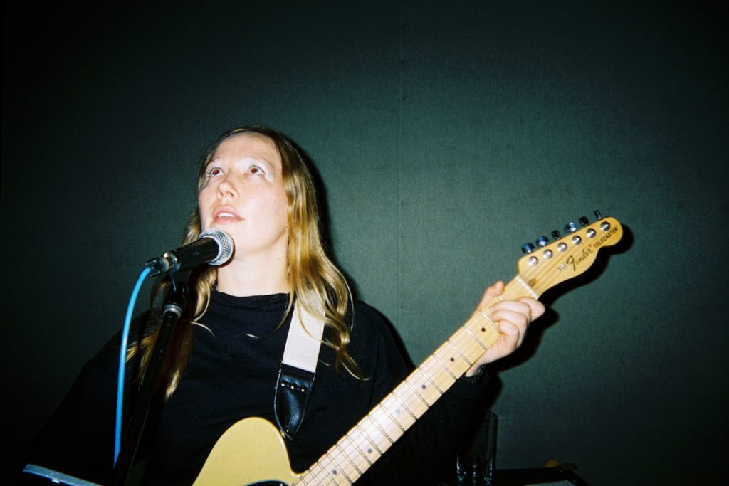 Julia Jacklin – «The Gem»: Ο τέταρτος προσωπικός δίσκος της Αυστραλής τραγουδοποιού κυκλοφορεί από την 4AD