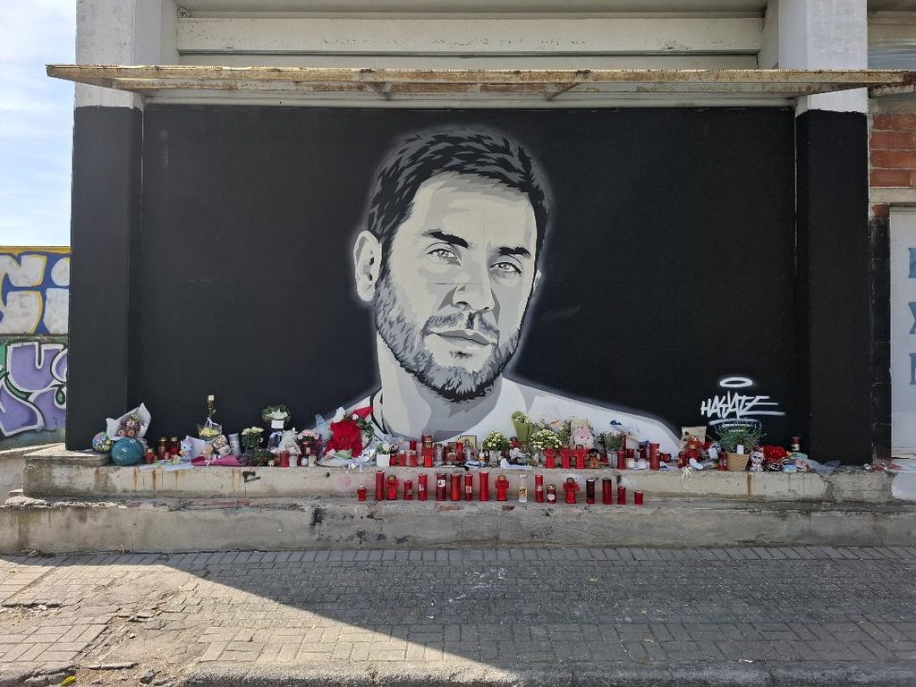 Ο Hlias St. Hayate δημιουργεί ένα mural-φόρο τιμής στον Γιώργο Μαζωνάκη στην Καλαμαριά