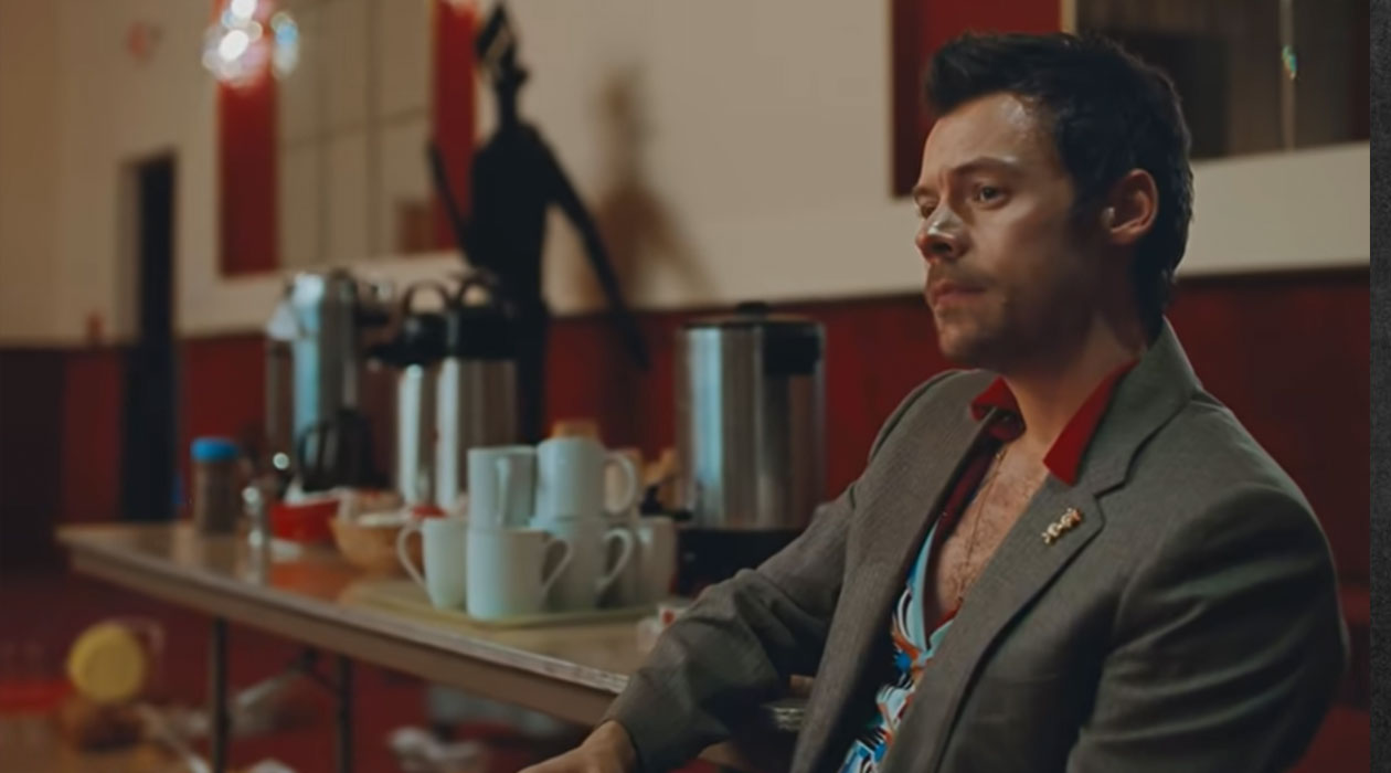 Harry Styles – «Coming Up Roses»: Το νέο single και Βίντεο από το Άλμπουμ «Kiss All the Time. Disco, Occasionally»