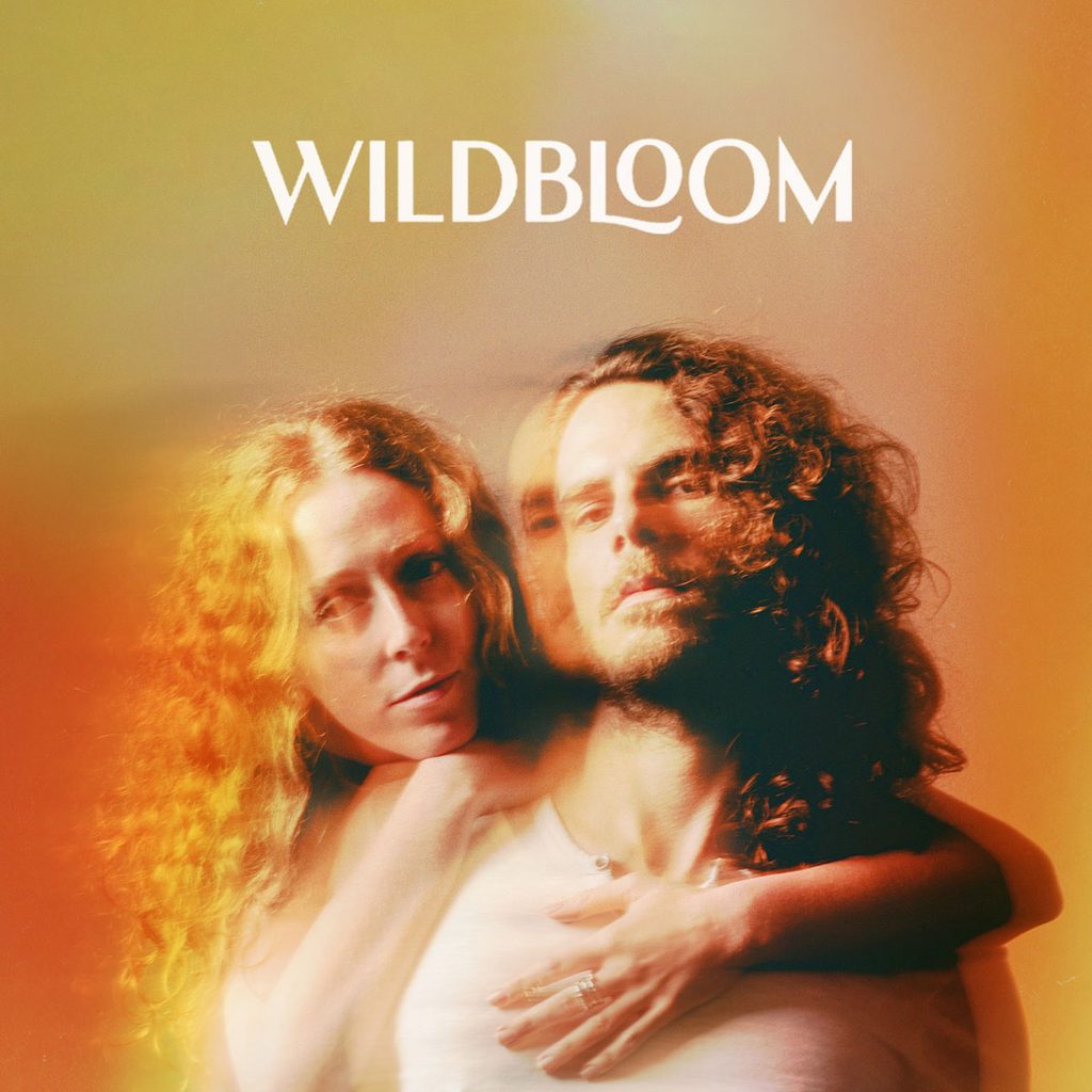 Οι Wildbloom συστήνουν το folk σύμπαν τους με τον ομώνυμο πρώτο δίσκο τους